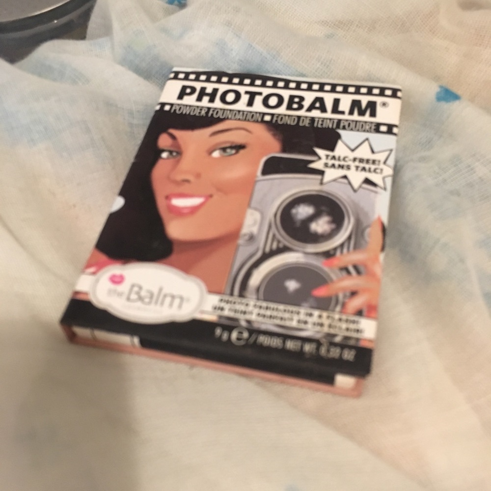 theBalm Powder Foundation, Dark